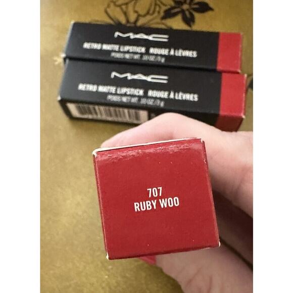 MAC Ruby Woo Retro Matte Lipstick Full Size - NEW IN BOX - Picture 2 of 2